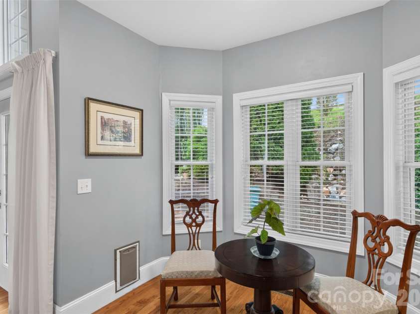 7940 Oakmont Court, Hickory, NC 28602.  MLS# CAR4417499, YatesRealty ID 18937. 