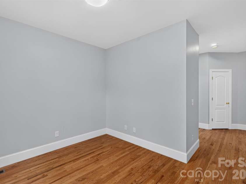 7940 Oakmont Court, Hickory, NC 28602.  MLS# CAR4417499, YatesRealty ID 18937. 