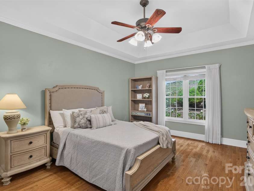 7940 Oakmont Court, Hickory, NC 28602.  MLS# CAR4417499, YatesRealty ID 18937. 