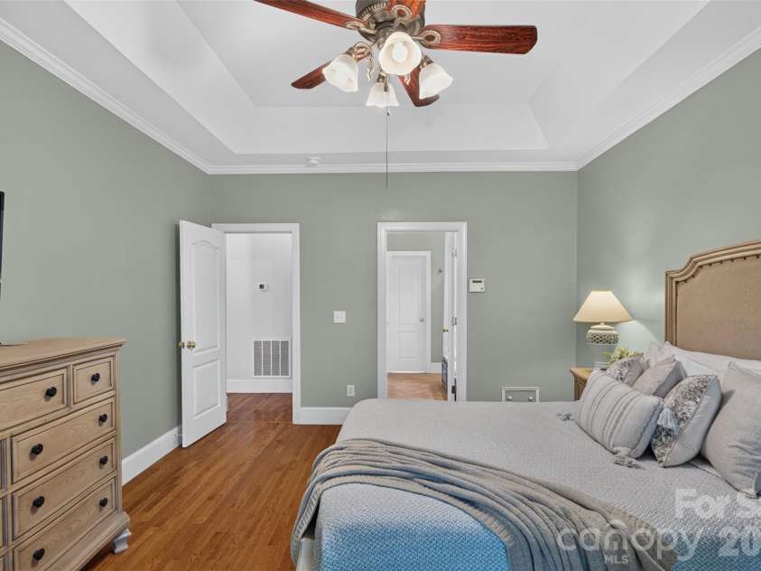7940 Oakmont Court, Hickory, NC 28602.  MLS# CAR4417499, YatesRealty ID 18937. 
