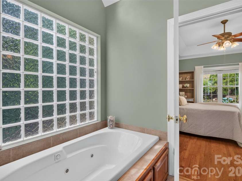 7940 Oakmont Court, Hickory, NC 28602.  MLS# CAR4417499, YatesRealty ID 18937. 