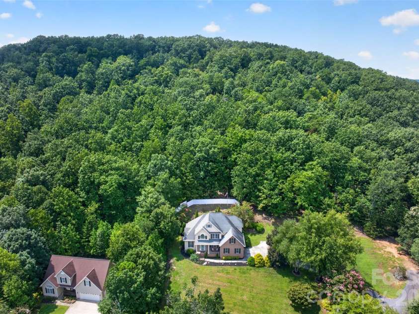 7940 Oakmont Court, Hickory, NC 28602.  MLS# CAR4417499, YatesRealty ID 18937. 