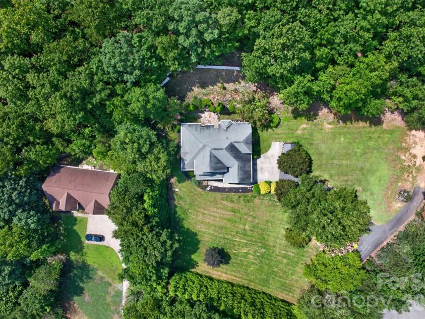 7940 Oakmont Court, Hickory, NC 28602.  MLS# CAR4417499, YatesRealty ID 18937. 