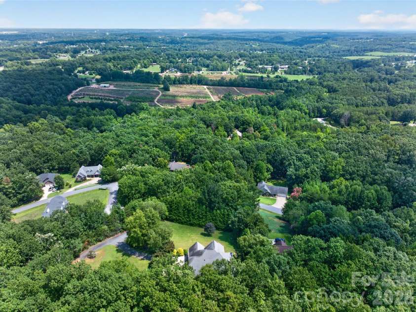 7940 Oakmont Court, Hickory, NC 28602.  MLS# CAR4417499, YatesRealty ID 18937. 
