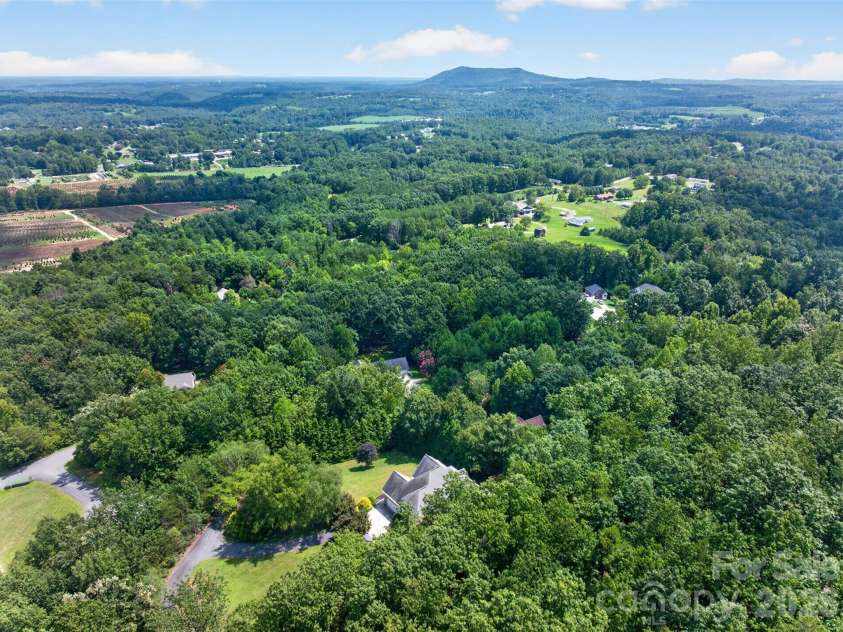 7940 Oakmont Court, Hickory, NC 28602.  MLS# CAR4417499, YatesRealty ID 18937. 