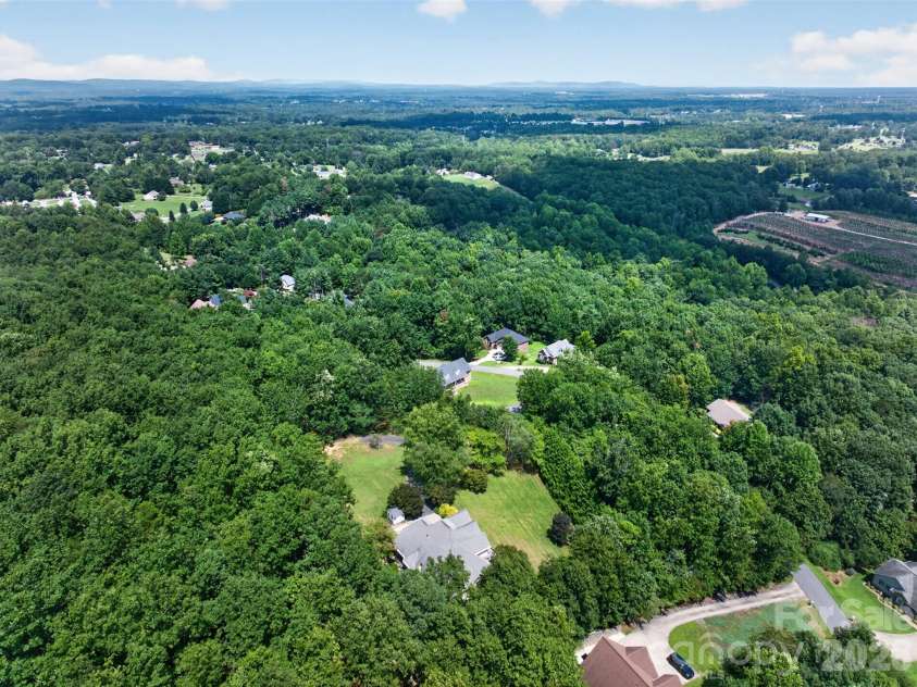 7940 Oakmont Court, Hickory, NC 28602.  MLS# CAR4417499, YatesRealty ID 18937. 