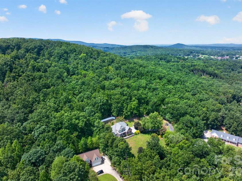 7940 Oakmont Court, Hickory, NC 28602.  MLS# CAR4417499, YatesRealty ID 18937. 