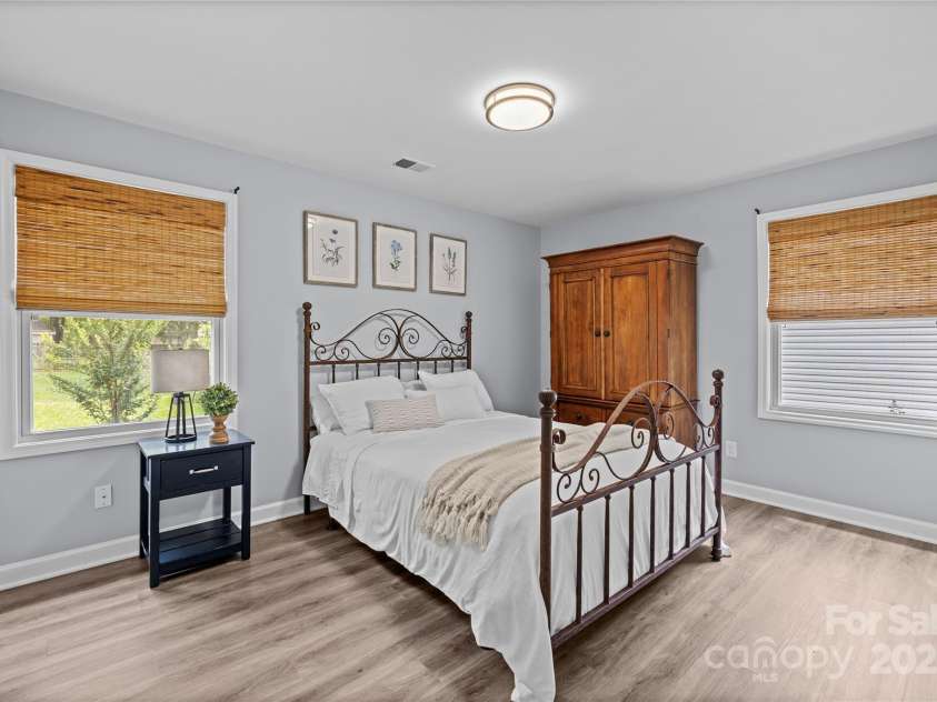 6406 Old Meadow Road, Charlotte, NC 28227.  MLS# CAR4259325, YatesRealty ID 18938. 