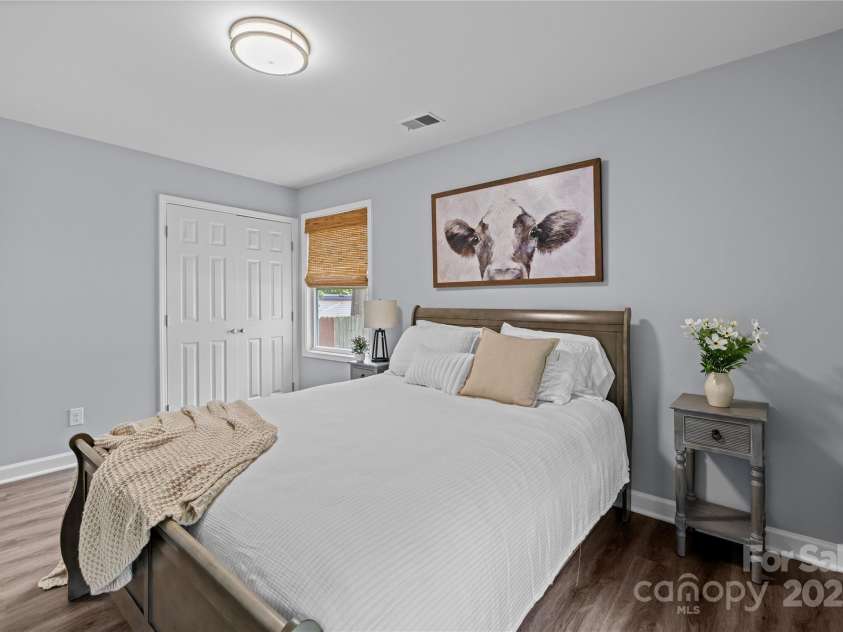 6406 Old Meadow Road, Charlotte, NC 28227.  MLS# CAR4259325, YatesRealty ID 18938. 