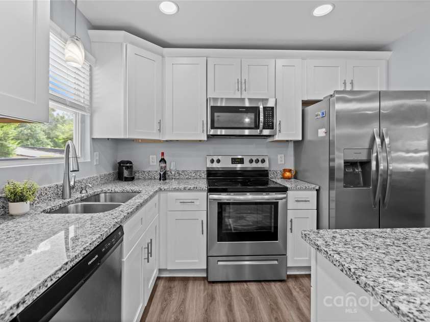 6406 Old Meadow Road, Charlotte, NC 28227.  MLS# CAR4259325, YatesRealty ID 18938. 