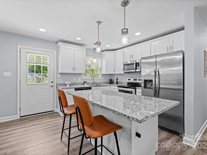 6406 Old Meadow Road, Charlotte, NC 28227.  MLS# CAR4259325, YatesRealty ID 18938. 