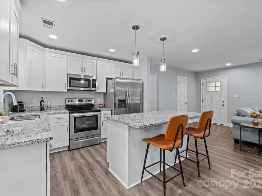 6406 Old Meadow Road, Charlotte, NC 28227.  MLS# CAR4259325, YatesRealty ID 18938. 