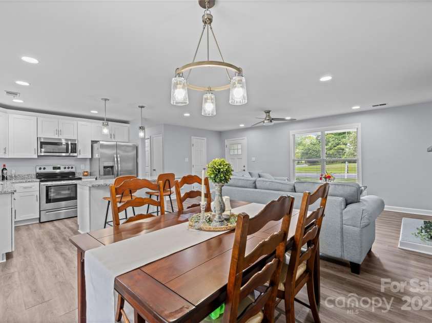 6406 Old Meadow Road, Charlotte, NC 28227.  MLS# CAR4259325, YatesRealty ID 18938. 