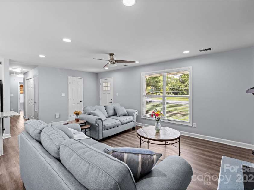 6406 Old Meadow Road, Charlotte, NC 28227.  MLS# CAR4259325, YatesRealty ID 18938. 