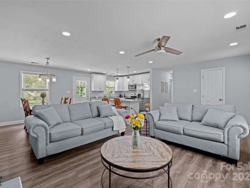 6406 Old Meadow Road, Charlotte, NC 28227.  MLS# CAR4259325, YatesRealty ID 18938. 