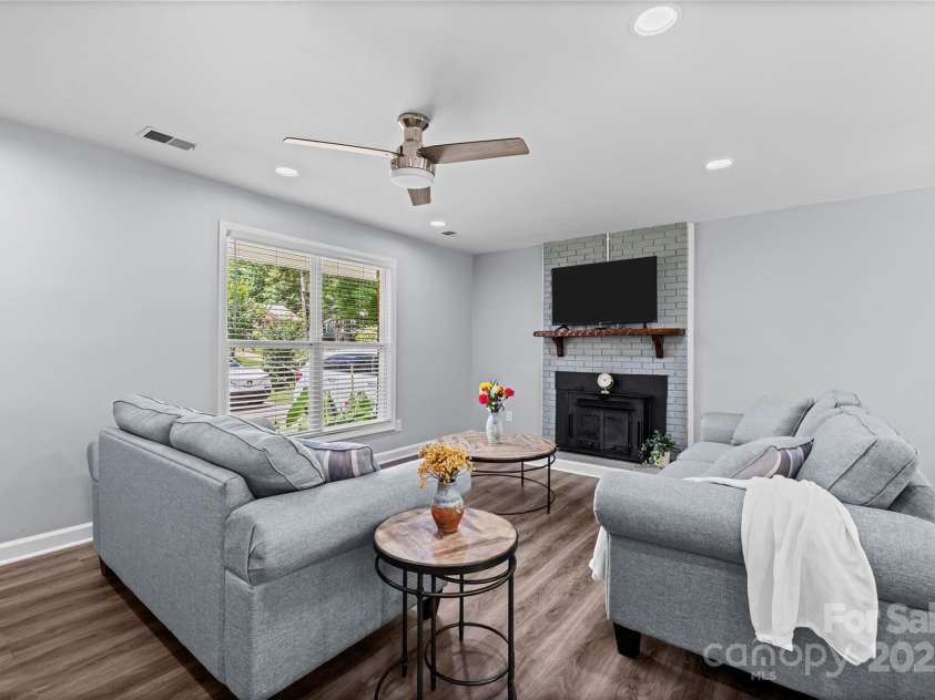 6406 Old Meadow Road, Charlotte, NC 28227.  MLS# CAR4259325, YatesRealty ID 18938. 