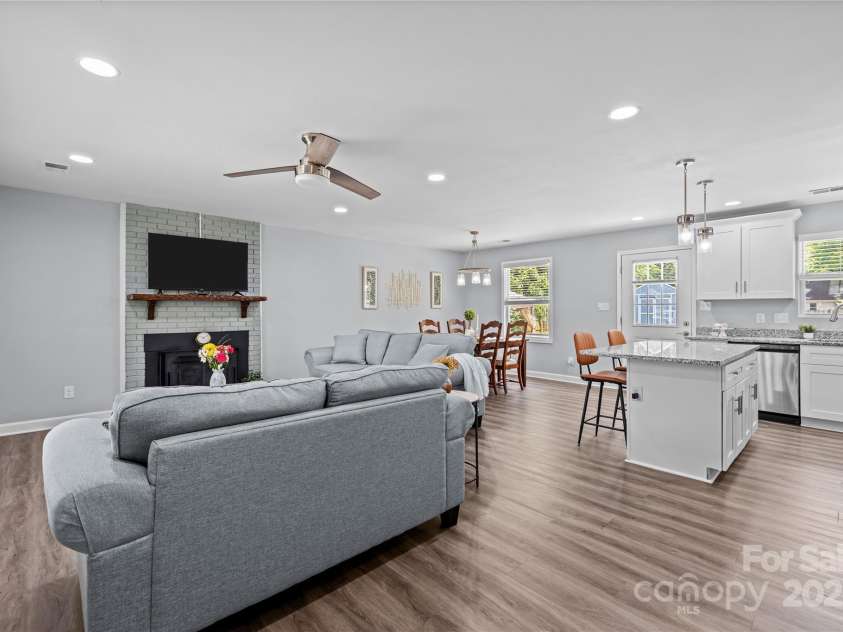 6406 Old Meadow Road, Charlotte, NC 28227.  MLS# CAR4259325, YatesRealty ID 18938. 