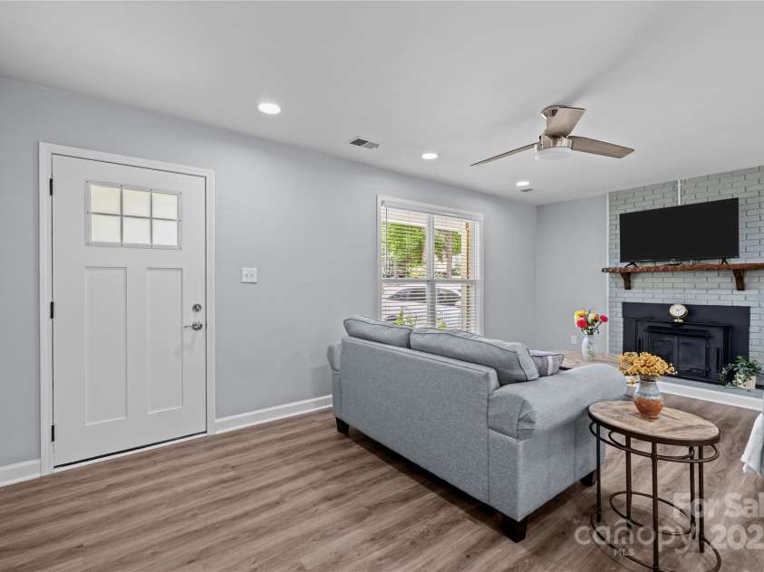 6406 Old Meadow Road, Charlotte, NC 28227.  MLS# CAR4259325, YatesRealty ID 18938. 