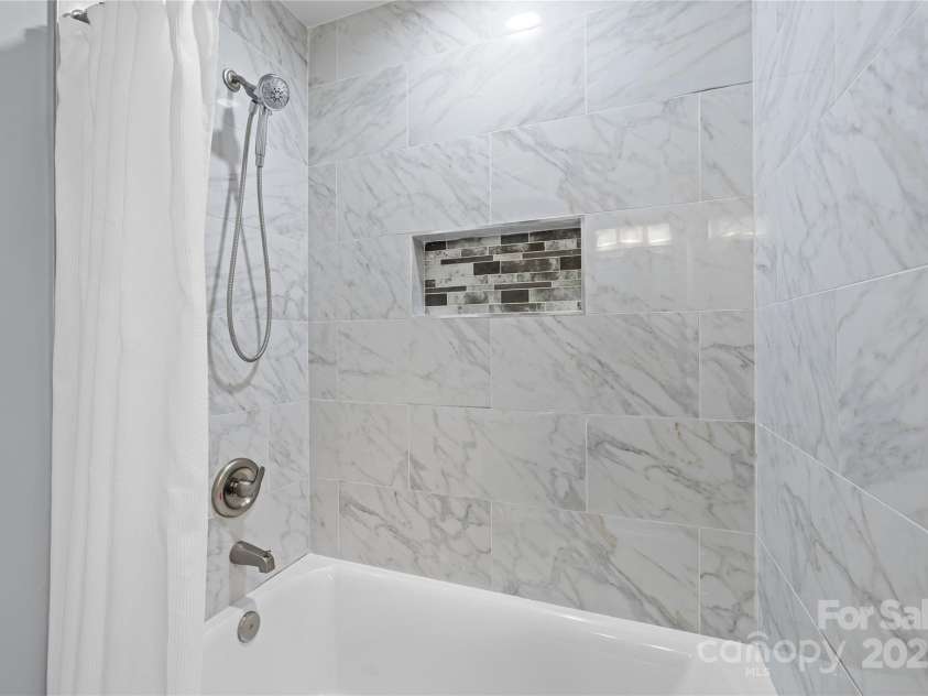 6406 Old Meadow Road, Charlotte, NC 28227.  MLS# CAR4259325, YatesRealty ID 18938. 