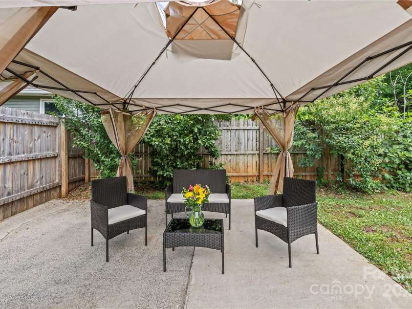 6406 Old Meadow Road, Charlotte, NC 28227.  MLS# CAR4259325, YatesRealty ID 18938. 