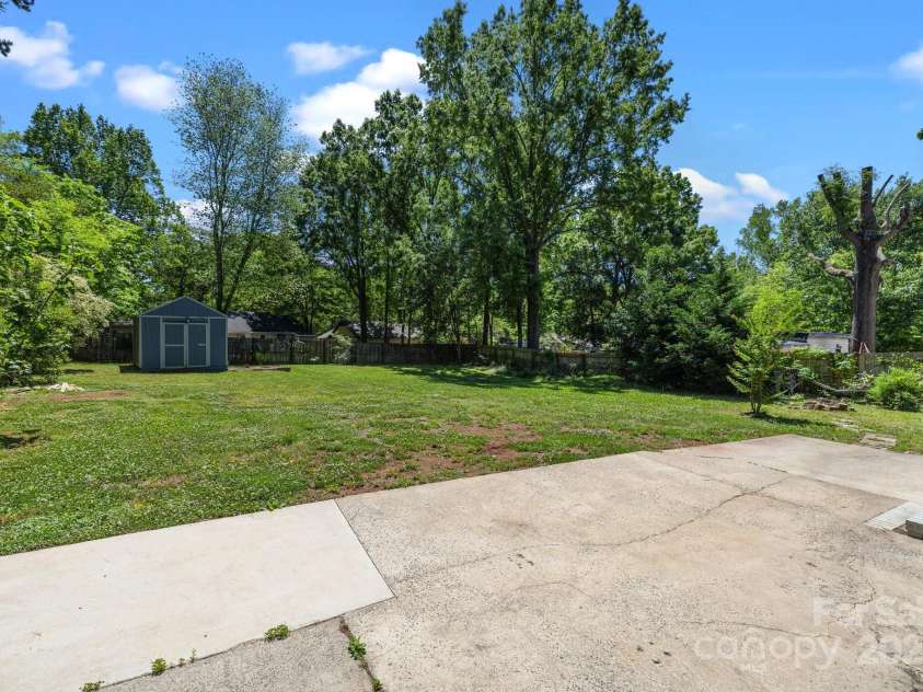 6406 Old Meadow Road, Charlotte, NC 28227.  MLS# CAR4259325, YatesRealty ID 18938. 