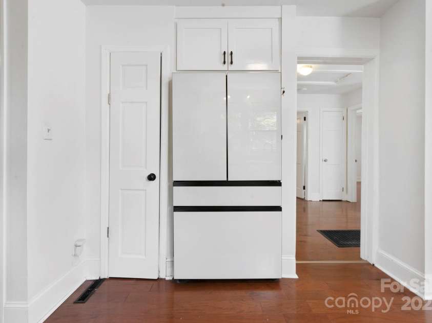 534 Kingston Avenue, Charlotte, NC 28203.  MLS# CAR4258092, YatesRealty ID 18939. 