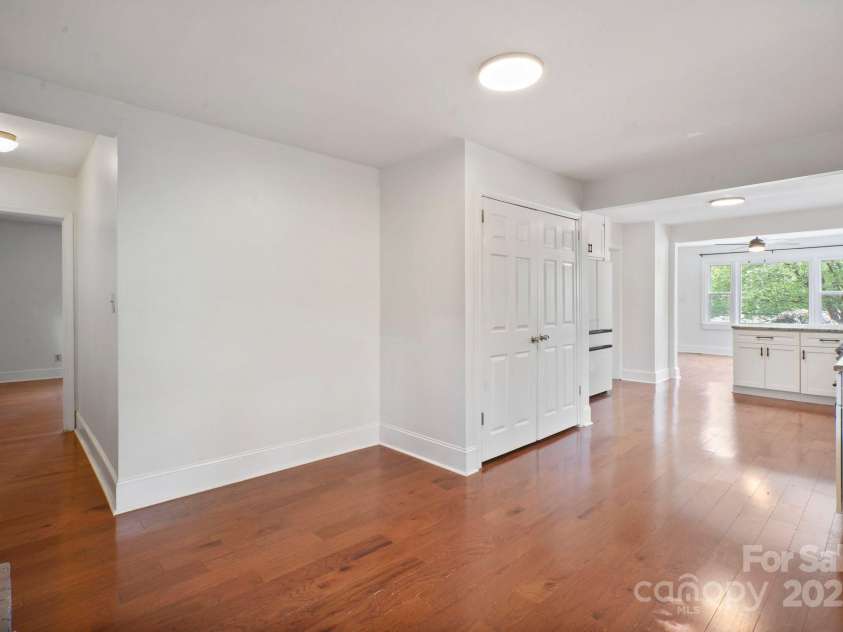 534 Kingston Avenue, Charlotte, NC 28203.  MLS# CAR4258092, YatesRealty ID 18939. 