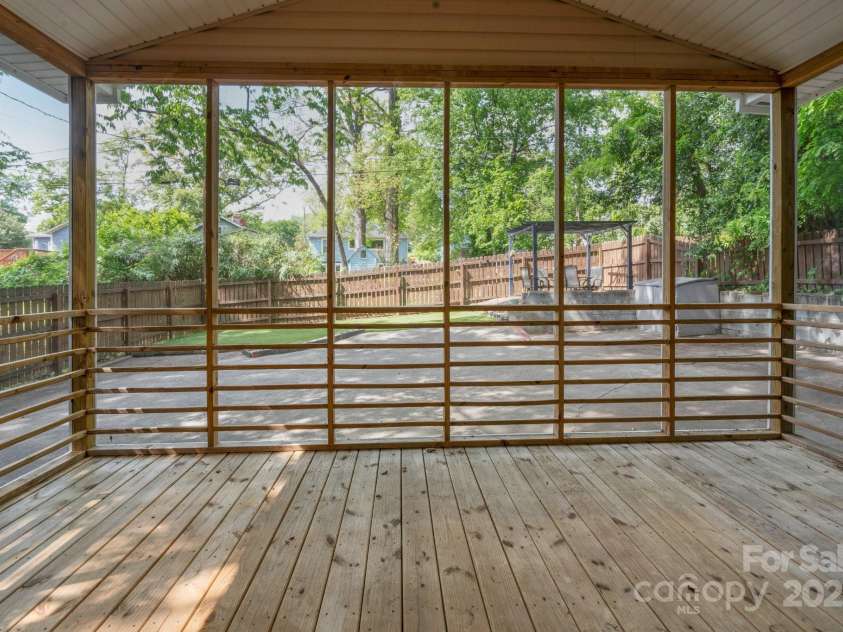 534 Kingston Avenue, Charlotte, NC 28203.  MLS# CAR4258092, YatesRealty ID 18939. 