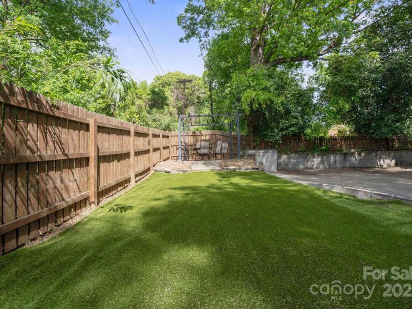 534 Kingston Avenue, Charlotte, NC 28203.  MLS# CAR4258092, YatesRealty ID 18939. 