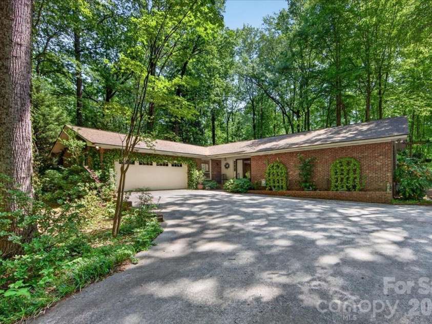 7412 Timber Ridge Drive, Mint Hill, NC 28227.  MLS# CAR4374270, YatesRealty ID 18940. 7412 Timber Ridge Dr.