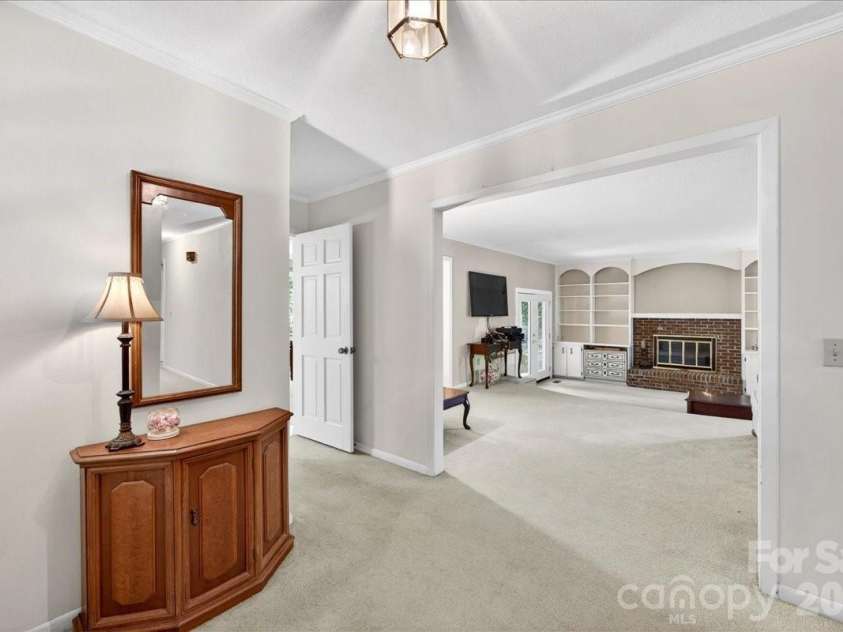 7412 Timber Ridge Drive, Mint Hill, NC 28227.  MLS# CAR4374270, YatesRealty ID 18940. Front foyer