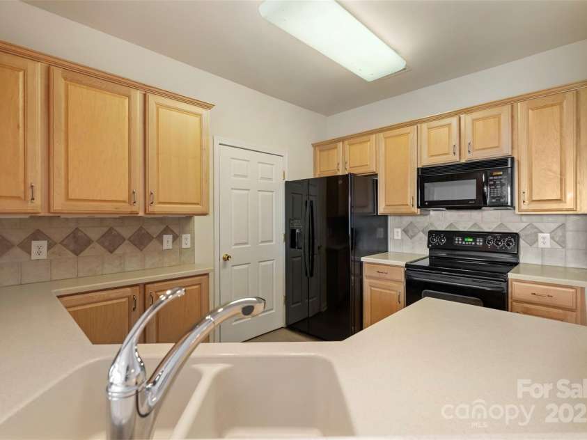 14347 San Paolo Lane, Charlotte, NC 28277.  MLS# CAR4267940, YatesRealty ID 18941. 