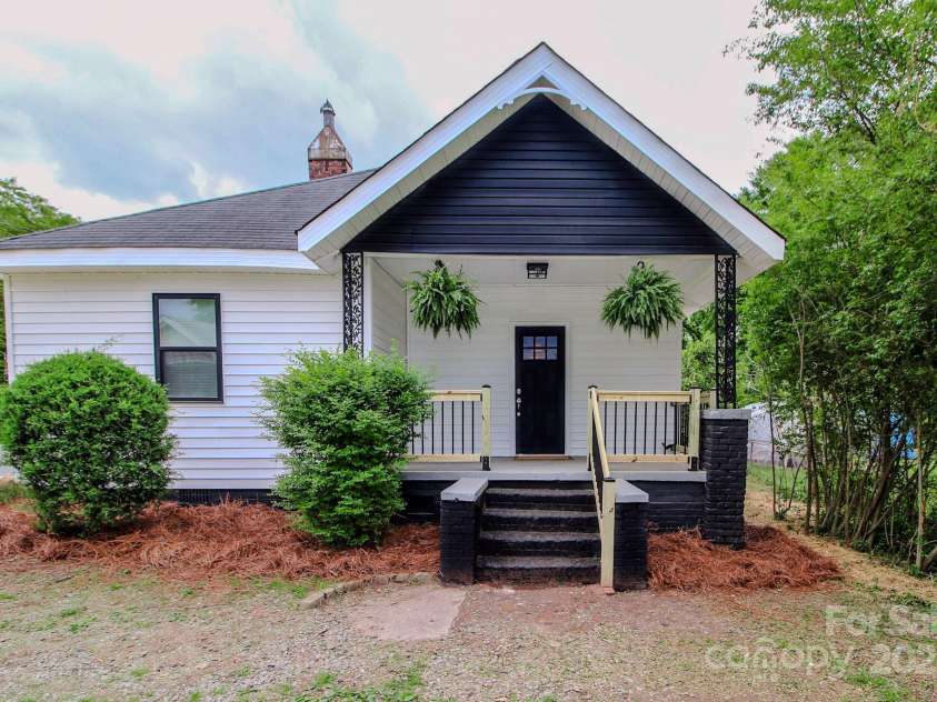 409 Apple Street, Gastonia, NC 28054.  MLS# CAR4288223, YatesRealty ID 18942. 