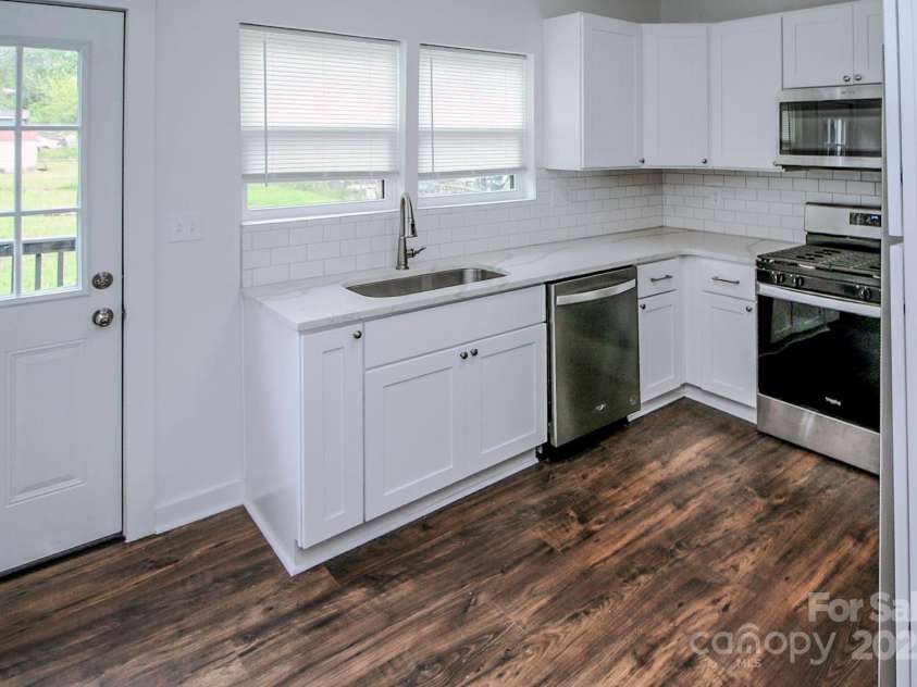 409 Apple Street, Gastonia, NC 28054.  MLS# CAR4288223, YatesRealty ID 18942. 