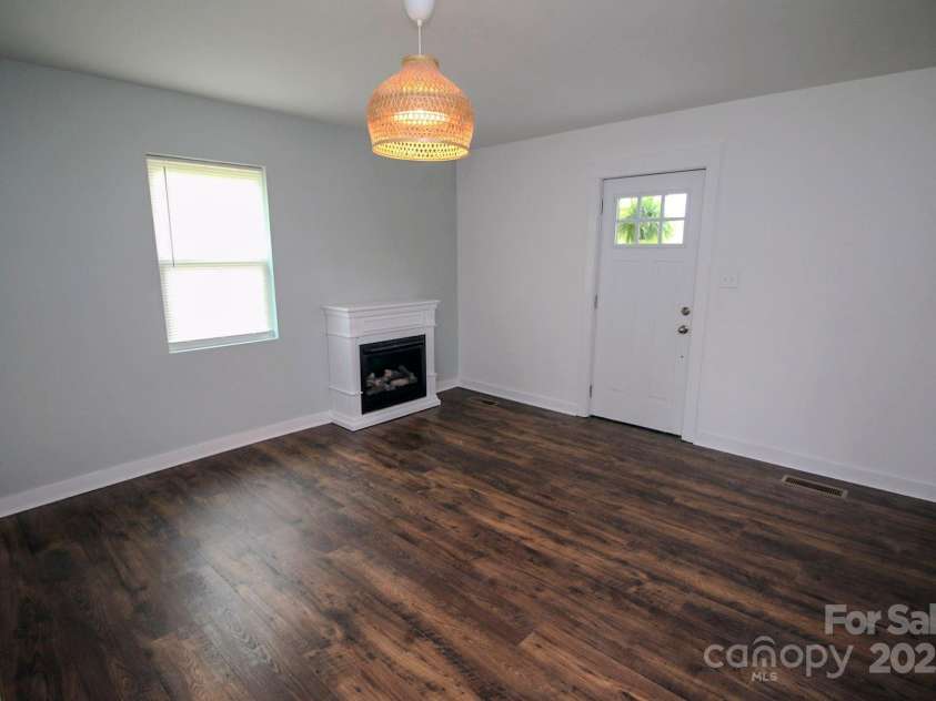 409 Apple Street, Gastonia, NC 28054.  MLS# CAR4288223, YatesRealty ID 18942. 