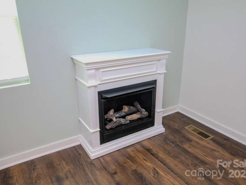 409 Apple Street, Gastonia, NC 28054.  MLS# CAR4288223, YatesRealty ID 18942. 