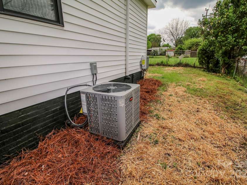 409 Apple Street, Gastonia, NC 28054.  MLS# CAR4288223, YatesRealty ID 18942. 