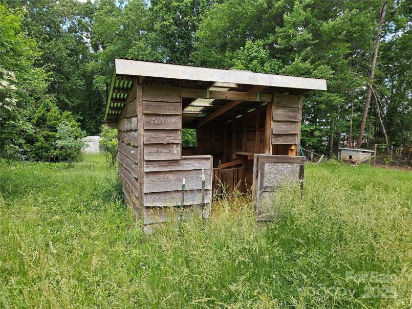 368 Settlemyre Road, Morganton, NC 28655.  MLS# CAR4264485, YatesRealty ID 18943. 