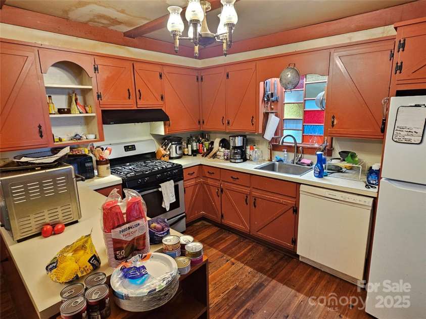 368 Settlemyre Road, Morganton, NC 28655.  MLS# CAR4264485, YatesRealty ID 18943. 