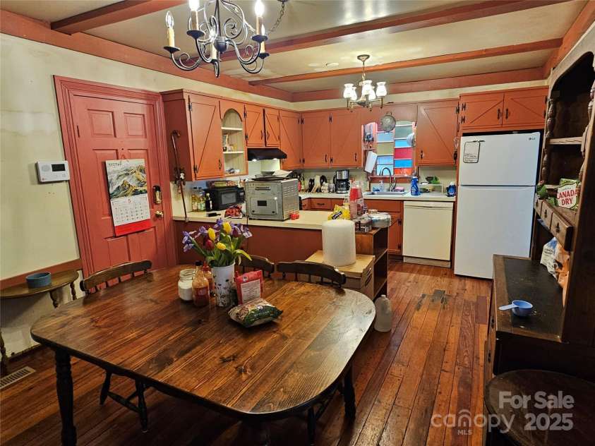368 Settlemyre Road, Morganton, NC 28655.  MLS# CAR4264485, YatesRealty ID 18943. 