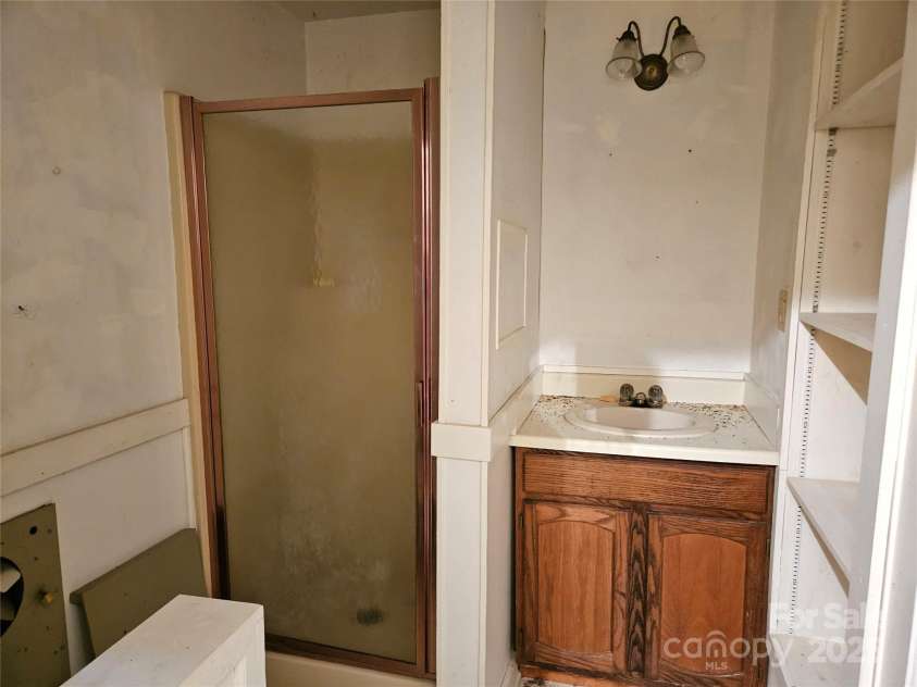 368 Settlemyre Road, Morganton, NC 28655.  MLS# CAR4264485, YatesRealty ID 18943. 