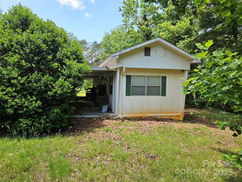 368 Settlemyre Road, Morganton, NC 28655.  MLS# CAR4264485, YatesRealty ID 18943. 