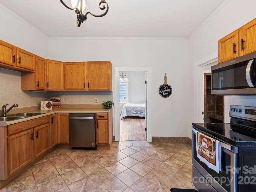 61 First Street, Marion, NC 28752.  MLS# CAR4265191, YatesRealty ID 18947. 