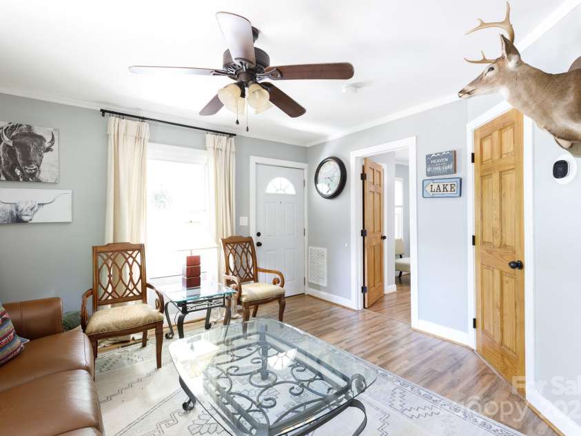 118 Sunset Drive, Clover, SC 29710.  MLS# CAR4258313, YatesRealty ID 18948. Living Room