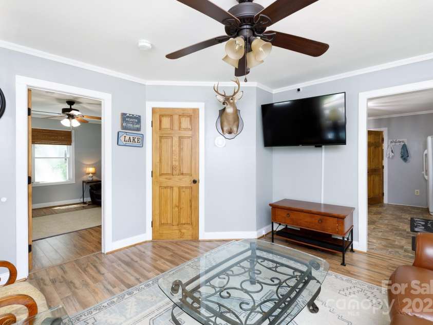 118 Sunset Drive, Clover, SC 29710.  MLS# CAR4258313, YatesRealty ID 18948. LR looking to kitchen and bedroom 2