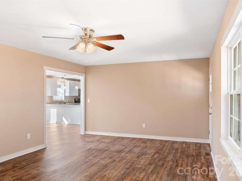 179 Stephens Lane, Thomasville, NC 27360.  MLS# CAR4376803, YatesRealty ID 18948. 