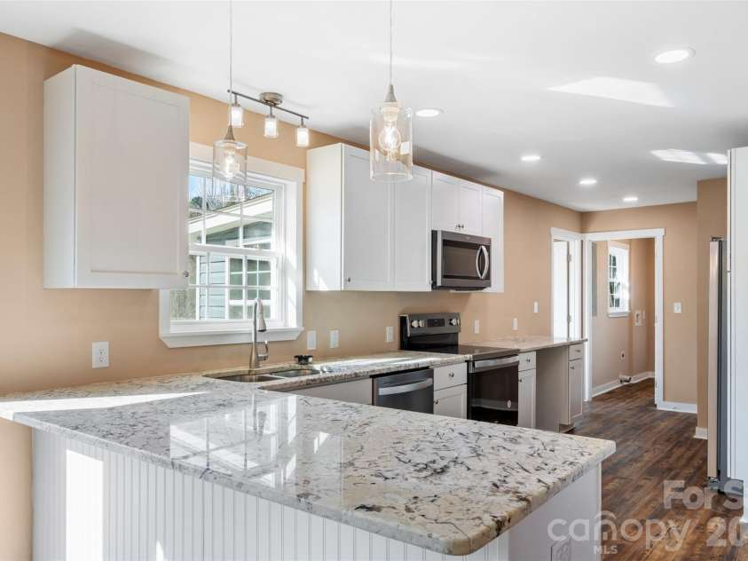 179 Stephens Lane, Thomasville, NC 27360.  MLS# CAR4376803, YatesRealty ID 18948. 