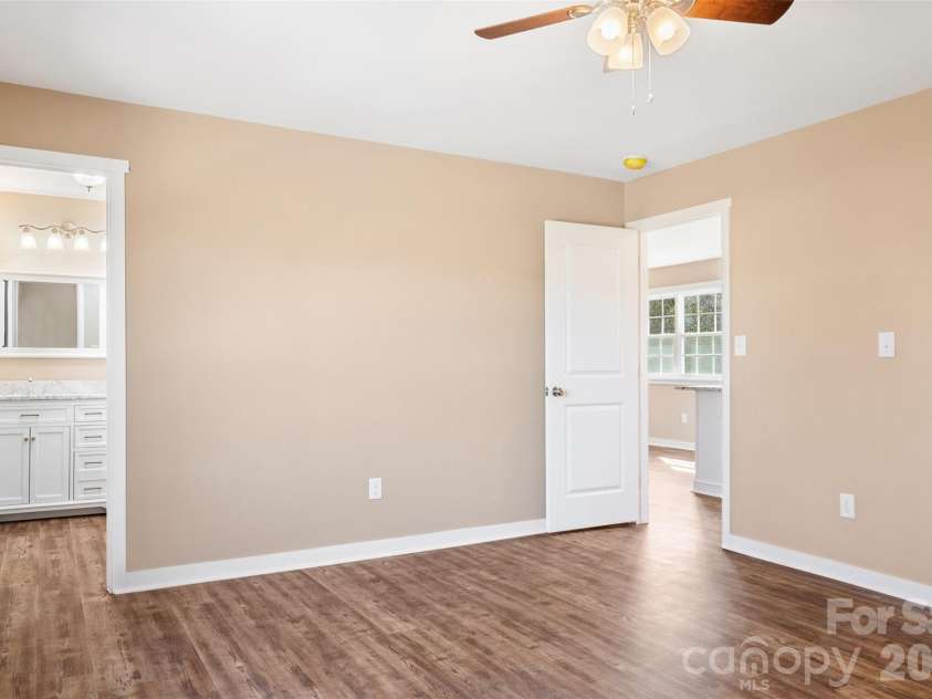 179 Stephens Lane, Thomasville, NC 27360.  MLS# CAR4376803, YatesRealty ID 18948. 