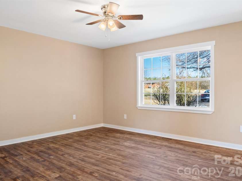 179 Stephens Lane, Thomasville, NC 27360.  MLS# CAR4376803, YatesRealty ID 18948. 