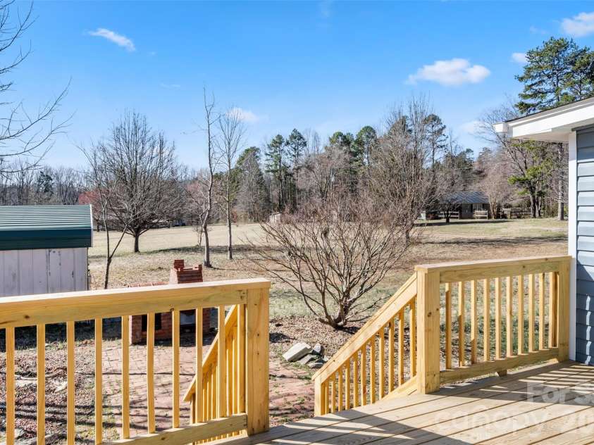 179 Stephens Lane, Thomasville, NC 27360.  MLS# CAR4376803, YatesRealty ID 18948. 
